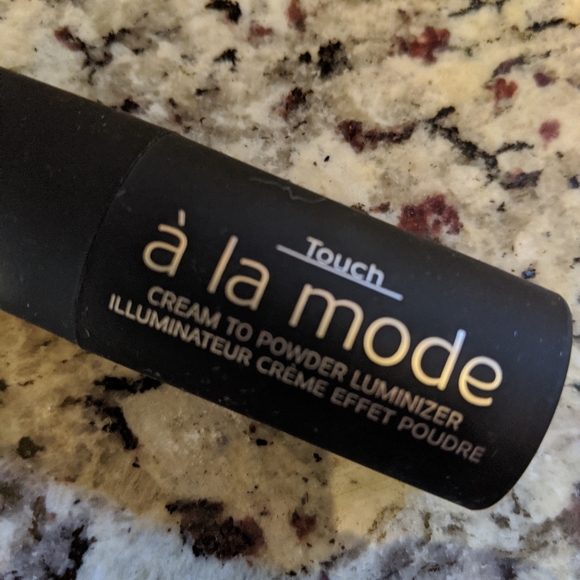 Assorted Makeup - Picture 6 of 6